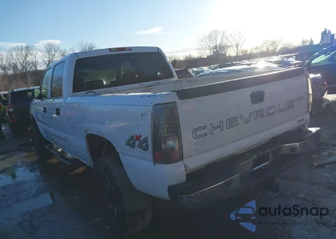 2004 Chevrolet Silverado 2500Hd Ls z USA, uszkodzony, nr VIN 1GCHK23114F173039